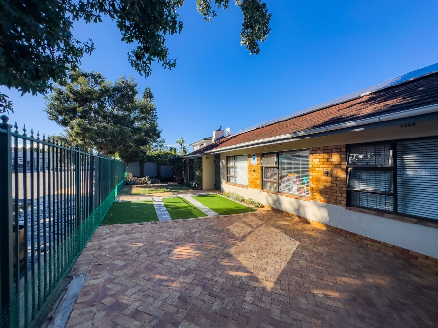 5 Bedroom Property for Sale in La Rochelle Western Cape